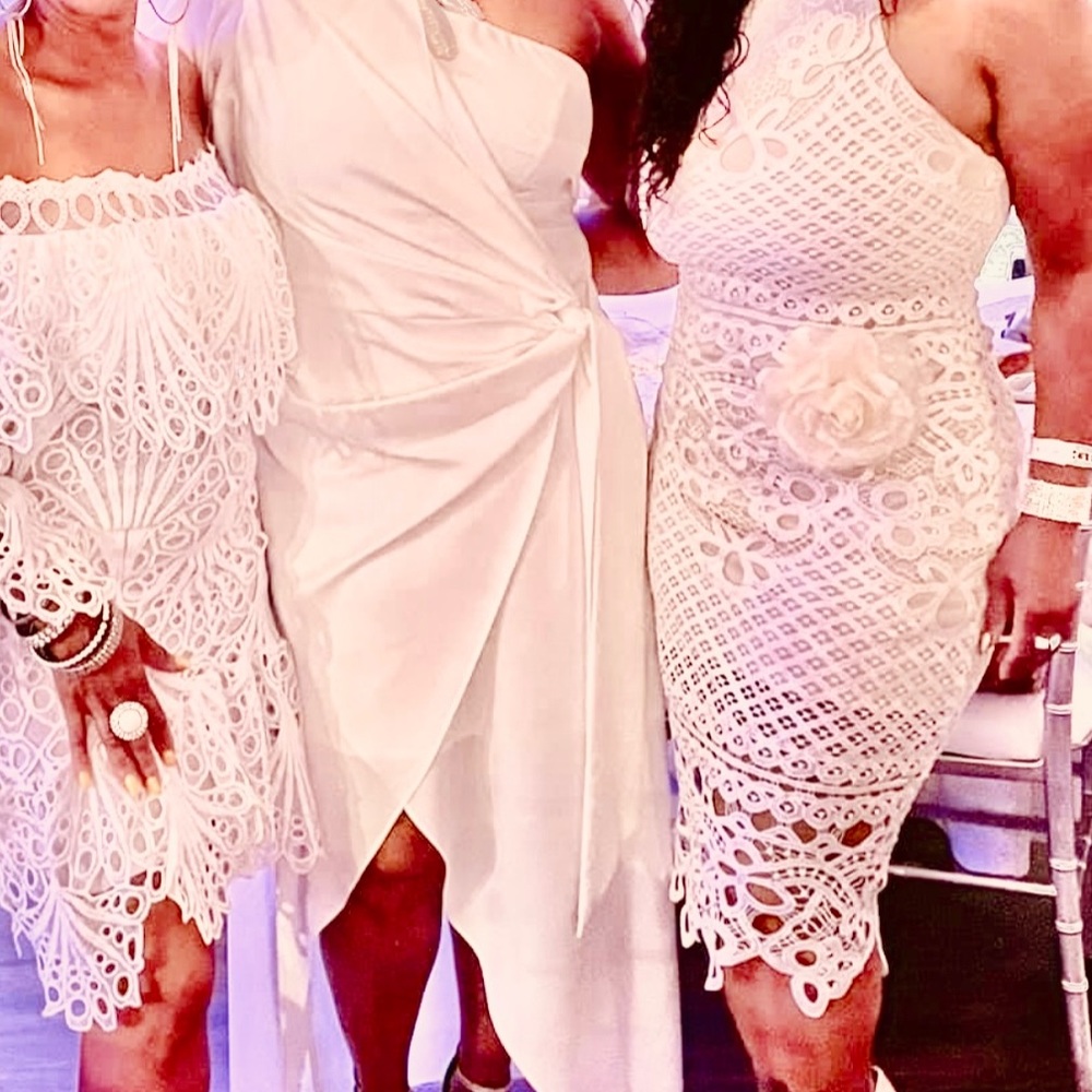 Infinite White Maxi - Picture 6 of 8